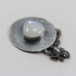 kamień księżycowy srebro wisior łańcuszek wisior na łańcuszku biżuteria srebrna biżuteria autorska biżuteria z kamieniem księżycowym, chileart